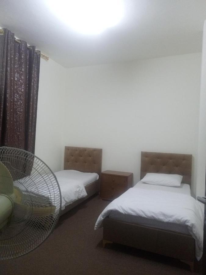 קאראק Jarajreh Apartments/ Hotel מראה חיצוני תמונה